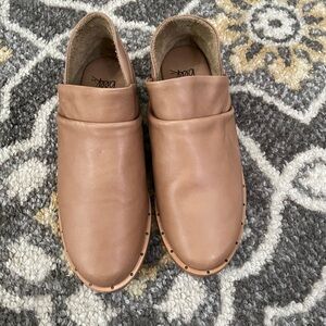 Beek tan leather puffin shoe. Size 7. Brand New! Retail $350